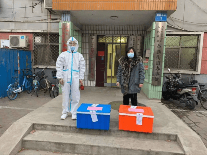 常宏向新華區抗疫一線工作者送愛心晚餐2021