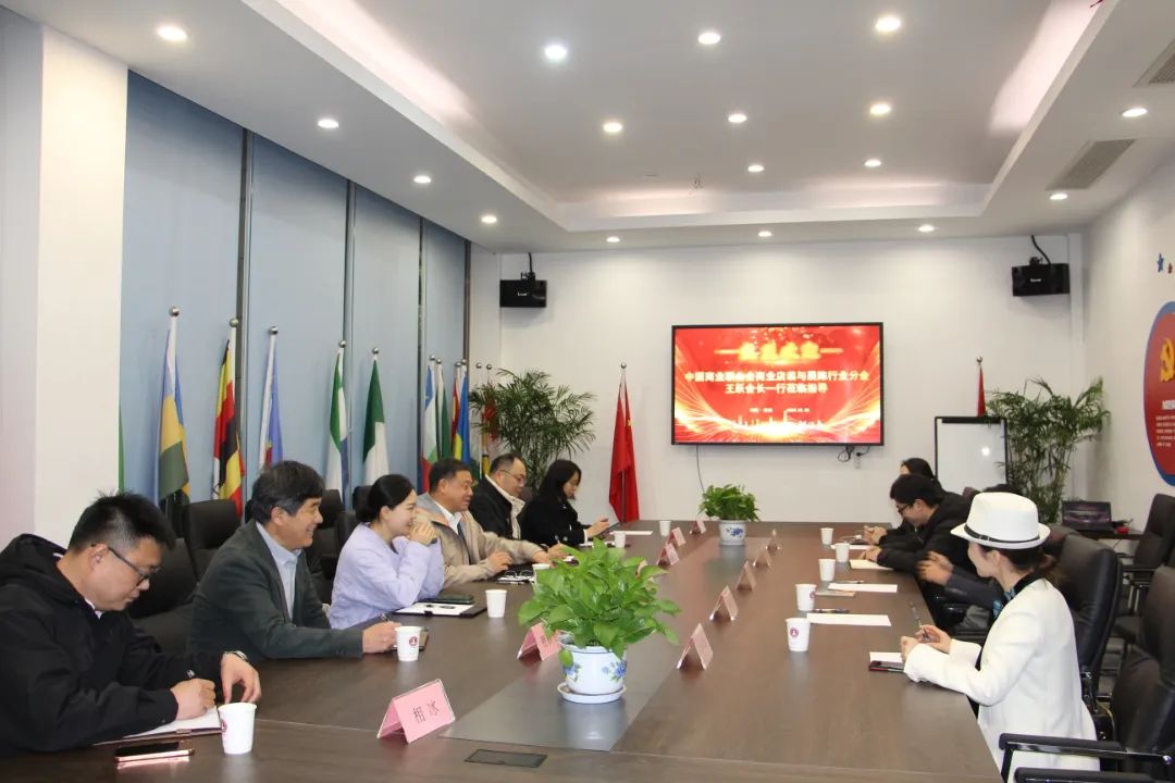 中國商聯商業店裝與展陳行業分會會長王躍一行到訪浙江工商大學創業園參觀交流、共促發展